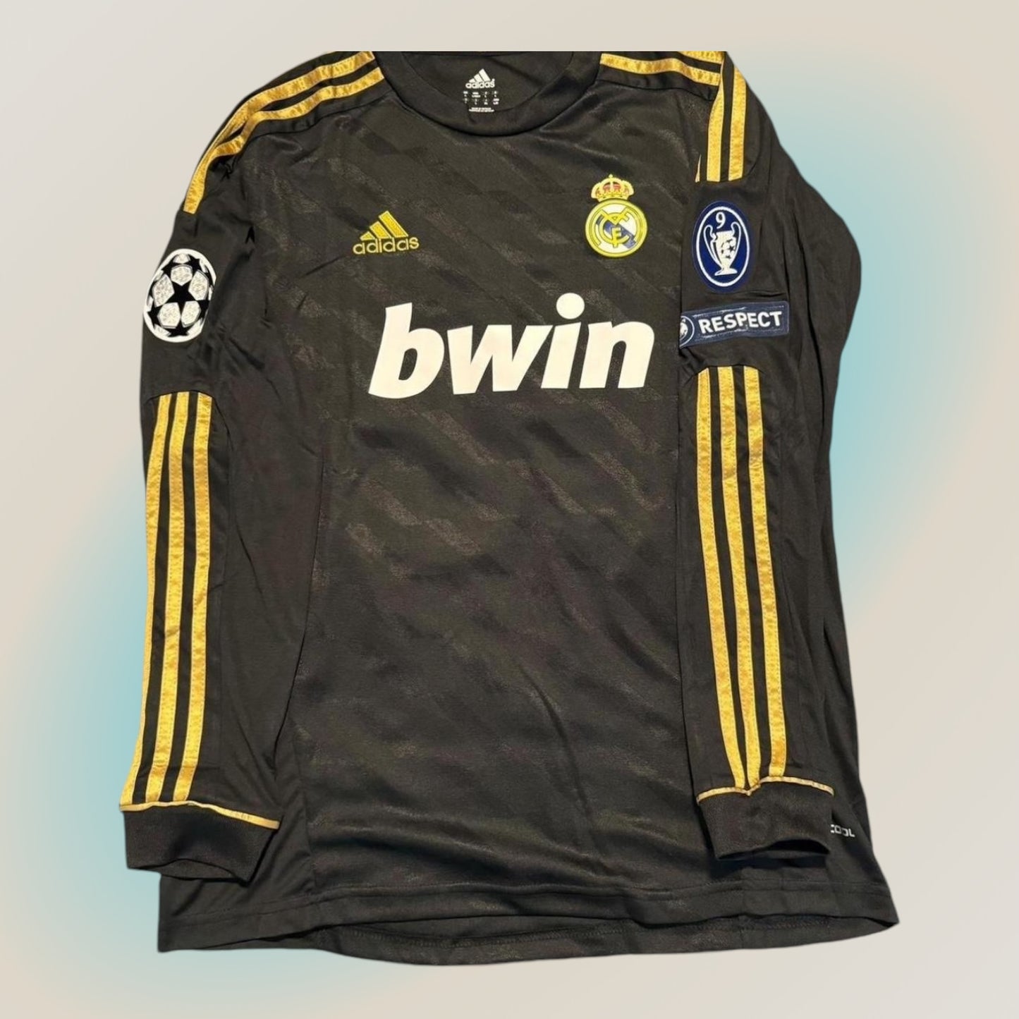 Ozil | Real Madrid | 2011/12 | Away Kit | Long Sleeves