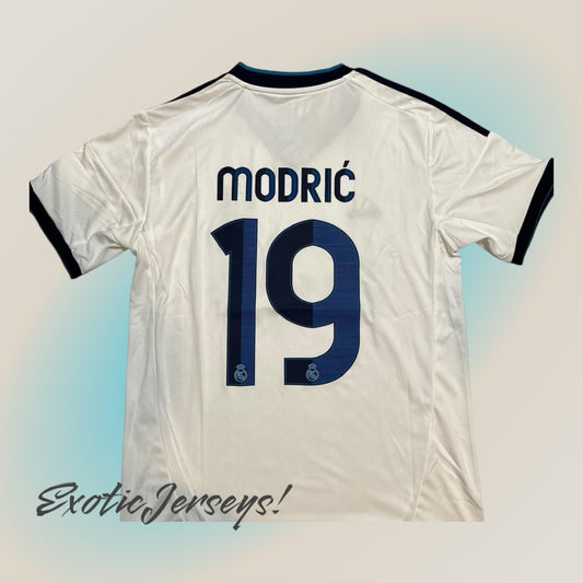 Modric | Real Madrid | 2016/17 | Home Kit